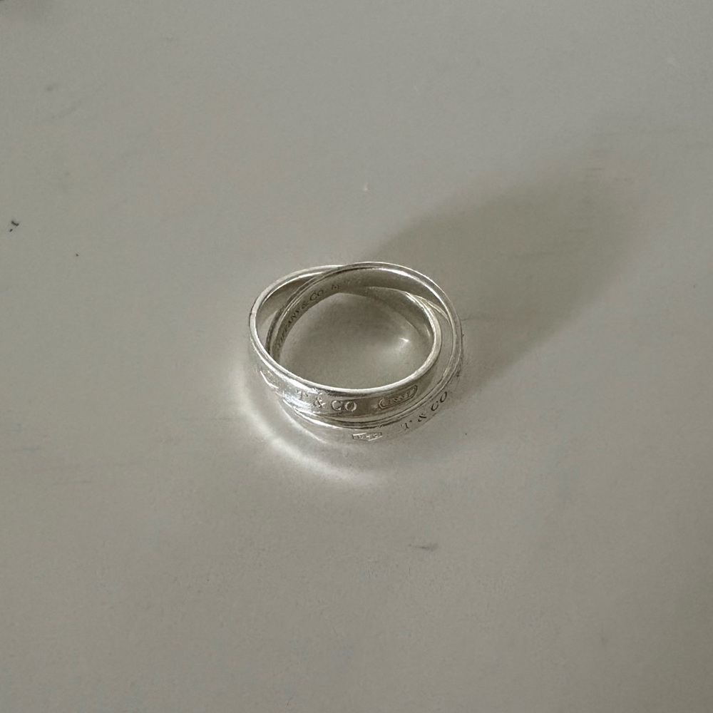 TIFFANY&Co. INTERLOCKING CIRCLES RING - Picture 2 of 4